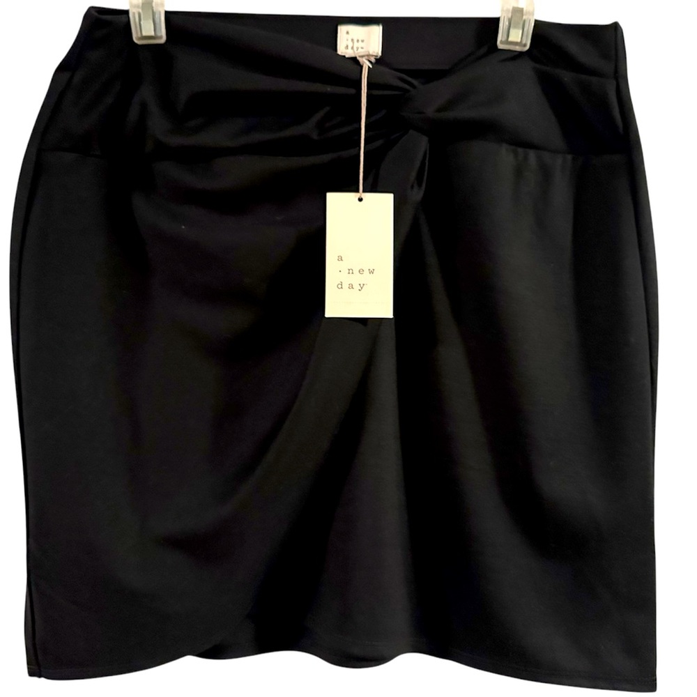 A New Day women’s sz M Black Skirt NWT